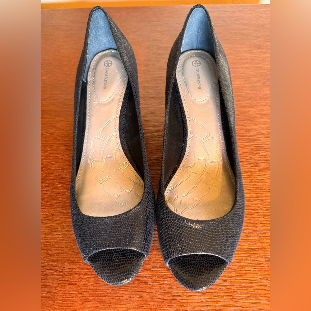 Black Giani Bernini low heels open toes